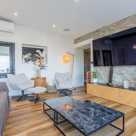 Maison 4 Avec Jaccuzi Piscine Privee Et Sauna Villa *
