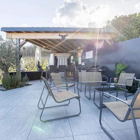 Maison 4 Avec Jaccuzi Piscine Privee Et Sauna *